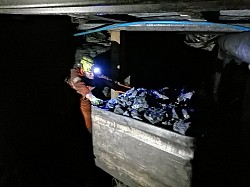 Turning a tub on the flatsheet at Ayle Colliery.